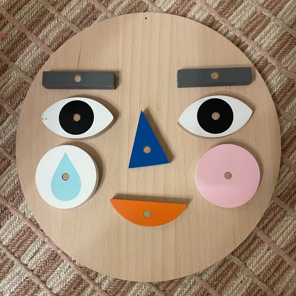 Moon picnic face toy